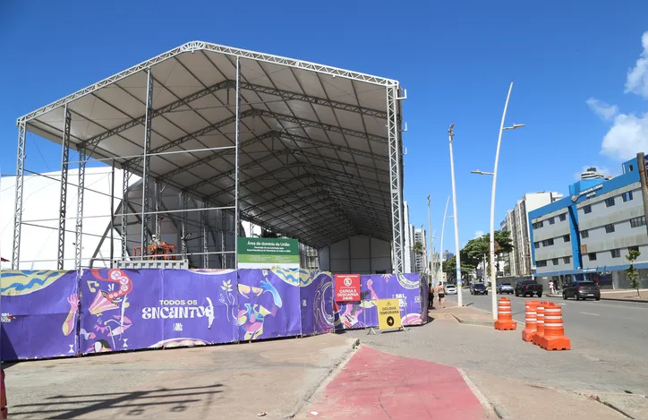 Montagem do Camarote Salvador no circuito Dodô