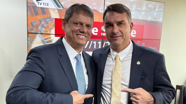 Tarcísio aposta em dois nomes para vice de Flávio Bolsonaro; veja