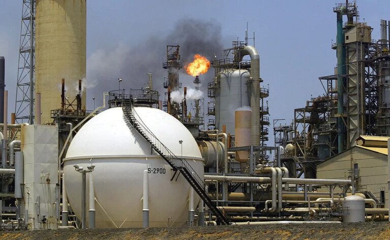 China condena redirecionamento de petróleo da Venezuela para os EUA