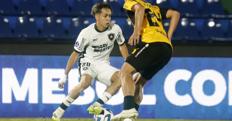 Botafogo negocia empréstimo de atacantes ao América-MG