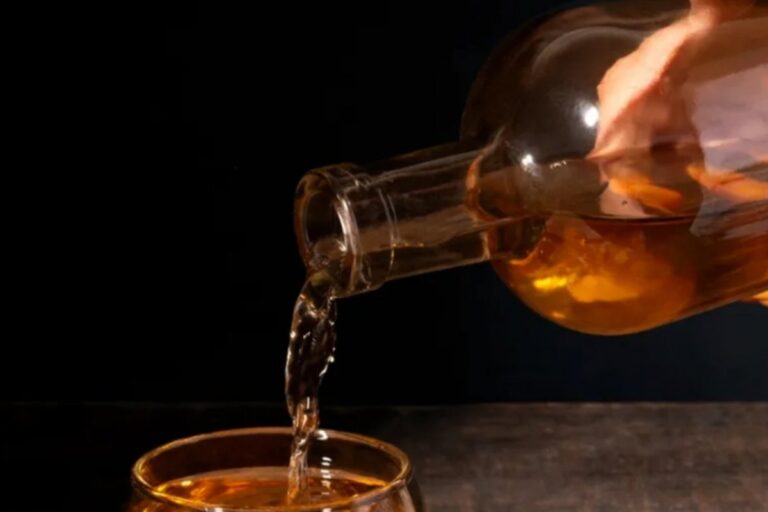 Abrasel critica proibição de bebidas destiladas após casos de intoxicação no interior da Bahia