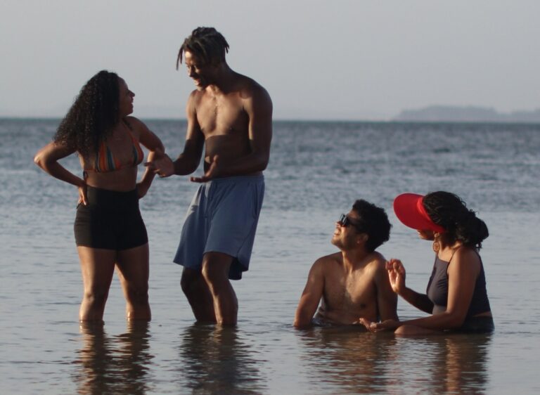 Audiovisual para ver série ‘Salvador Pelo Avesso, de Férias no Subúrbio’ convida a repensar família e cidade