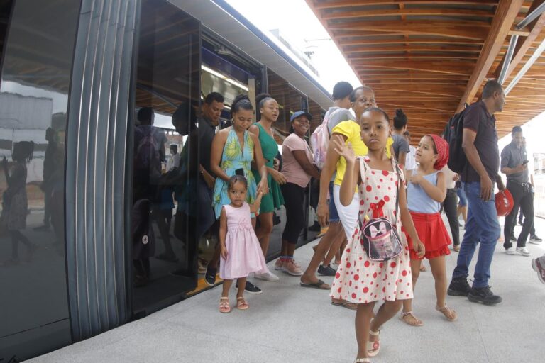 Calçada a Lobato em minutos: VLT realiza primeira viagem-teste