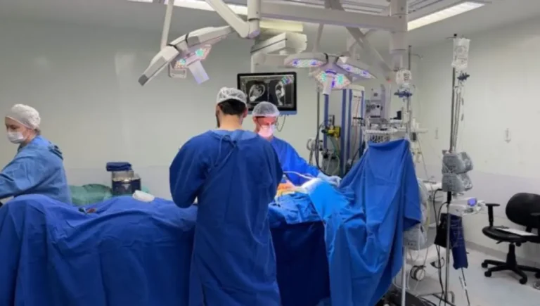 Criança paraplégica pode voltar a andar após cirurgia inédita