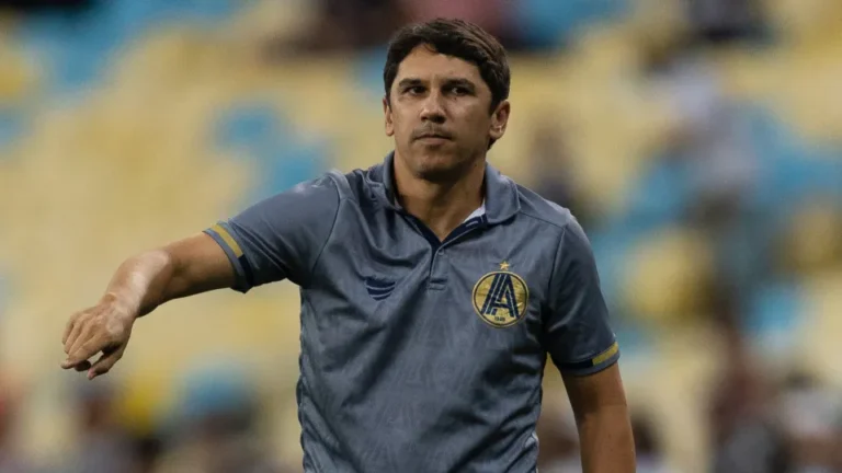 Ex-Botafogo, Lúcio Flávio pede demissão um dia após estrear em clube goiano