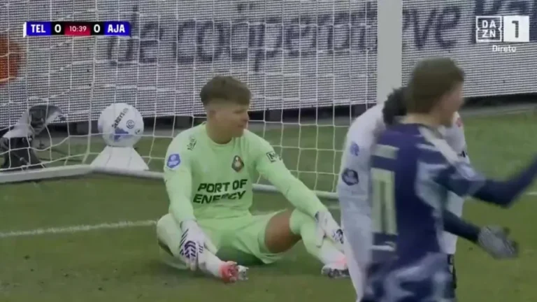 ‘Frango’ ou azar? Filho de Ronald Koeman sofreu este gol contra o Ajax