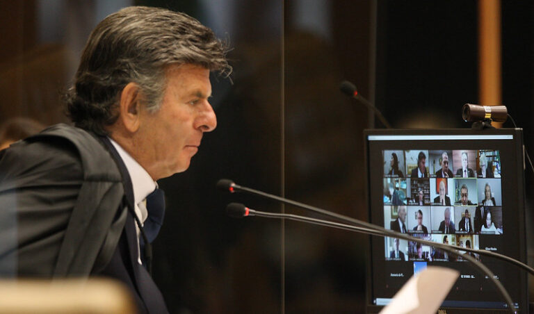 Luiz Fux pede afastamento após diagnóstico de pneumonia dupla