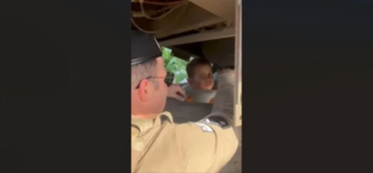 Menino é resgatado por policiais após prender cabeça em roda de carreta em Luís Eduardo Magalhães