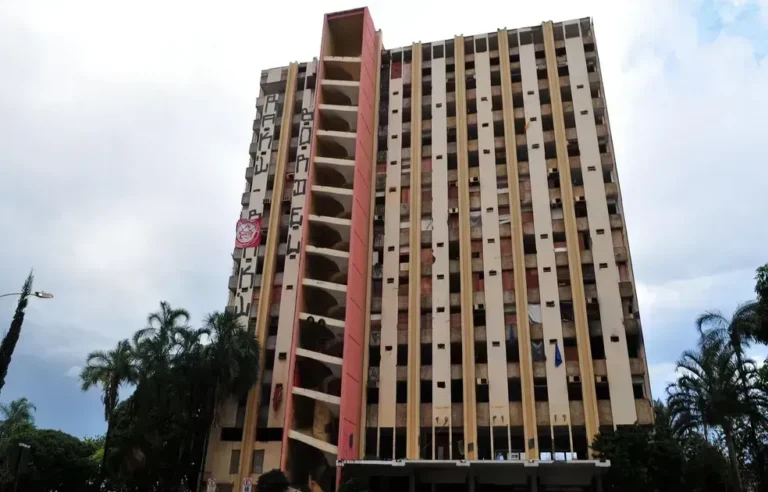 Torre Palace, tradicional hotel de luxo de Brasília, será demolido hoje