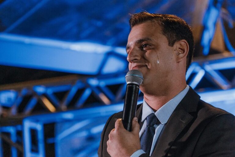 Prefeito de Garopaba é preso por fraude na coleta de lixo