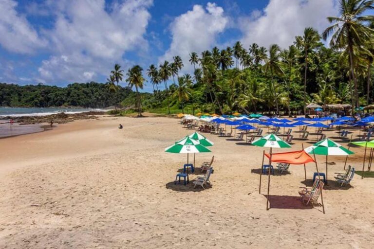 Prefeitura de Itacaré proíbe cobrança de consumação mínima em barracas de praia