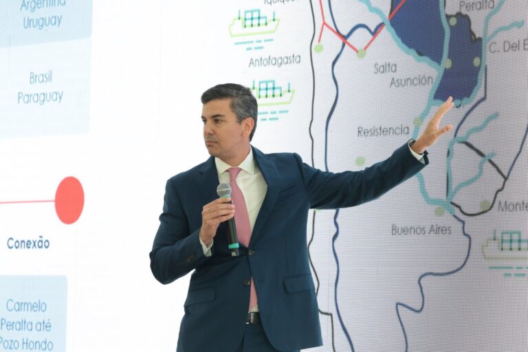 Presidente do Paraguai diz não querer reduzir a tarifa de Itaipu