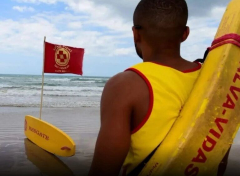 Salvamar registra quase 80 resgates por afogamento nas praias de Salvador em 2026.