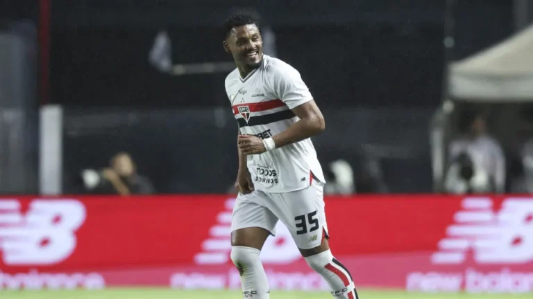São Paulo agenda reunião para renovar contrato do zagueiro Sabino