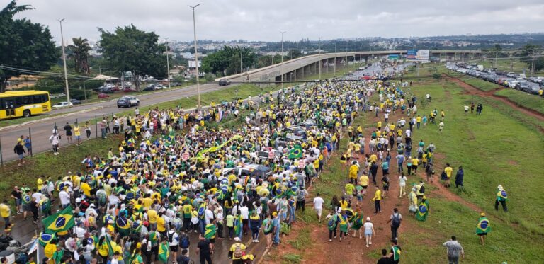 Último dia de caminhada de Nikolas reúne manifestantes