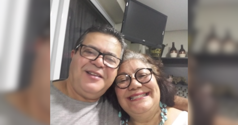 Bombeiros buscam por casal de idosos após carro cair em córrego