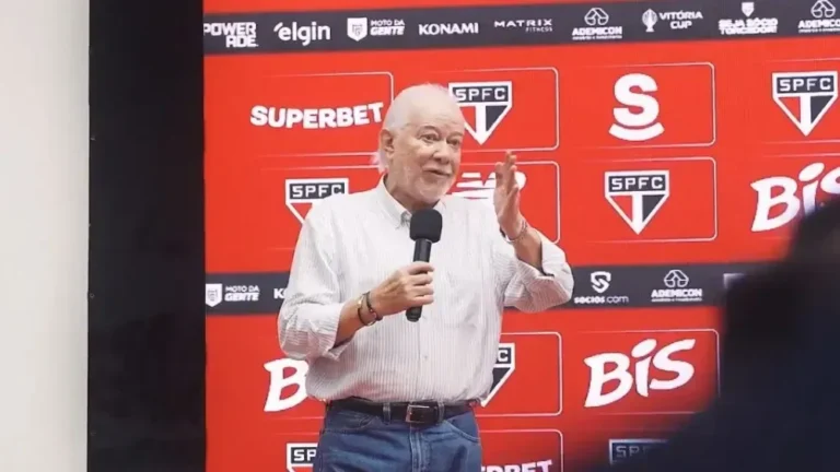 Presidente interino do São Paulo se reúne com elenco na véspera de clássico