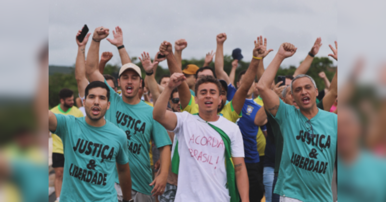 Nikolas começa a usar colete à prova de balas durante caminhada a Brasília