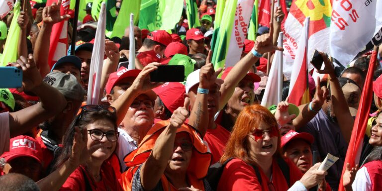 Sindicatos celebram salário mínimo e defendem melhoria em reajustes