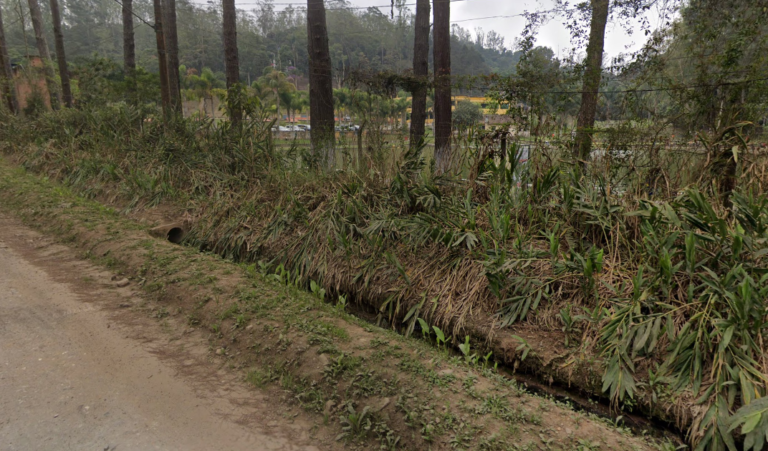 Homem é encontrado morto dentro de carro em córrego em Mauá