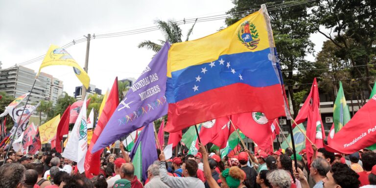 Protesto em SP pede soltura de Maduro e autonomia da Venezuela