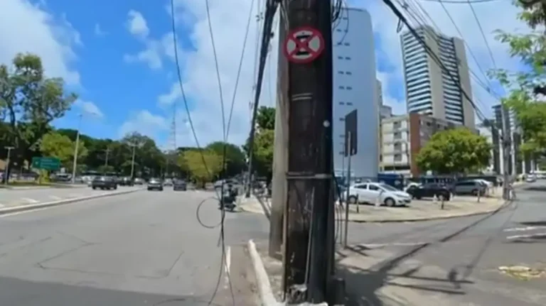 Trabalhador sofre choque elétrico em poste na Avenida Garibaldi, em Salvador – Acorda Cidade