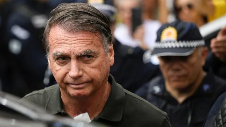 Quem é o advogado que acionou o STF para conceder domiciliar a Bolsonaro