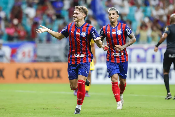 Gol de Dell contra o Porto pelo Baianão