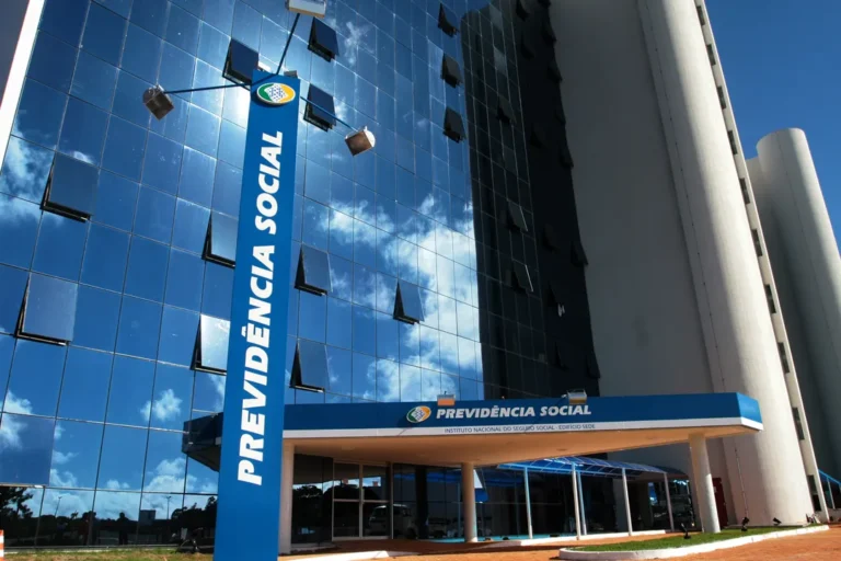 INSS retoma atendimento presencial em agências de todo o país