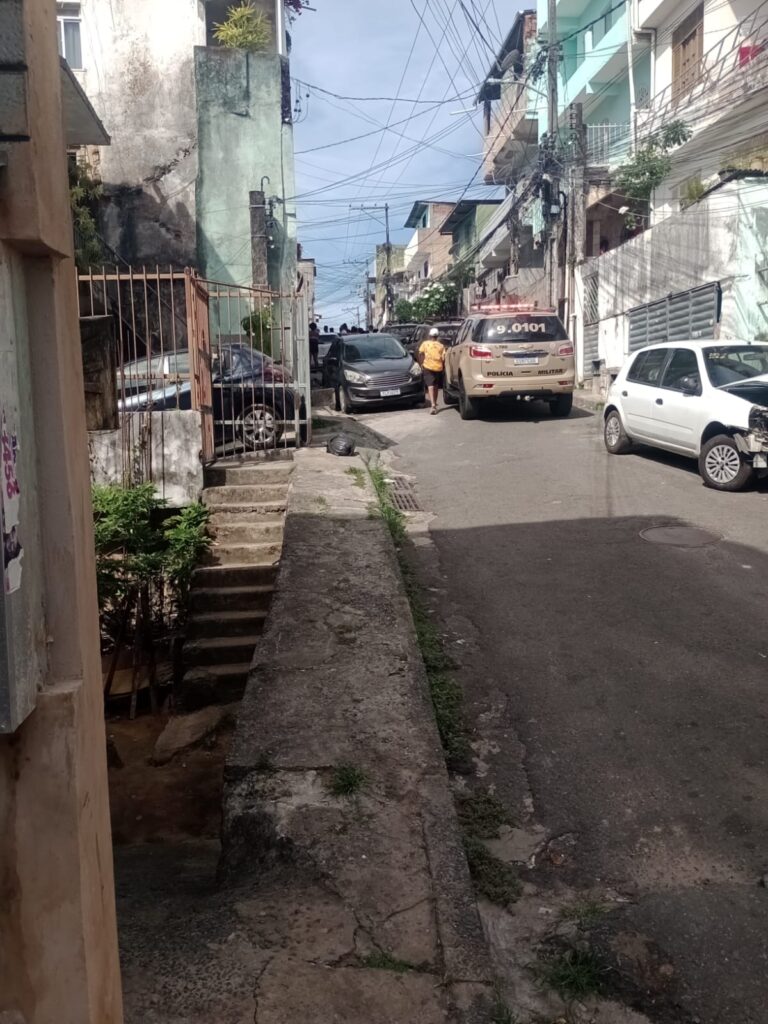 feminicídio em Pernambués deixa mulher morta e criança ferida