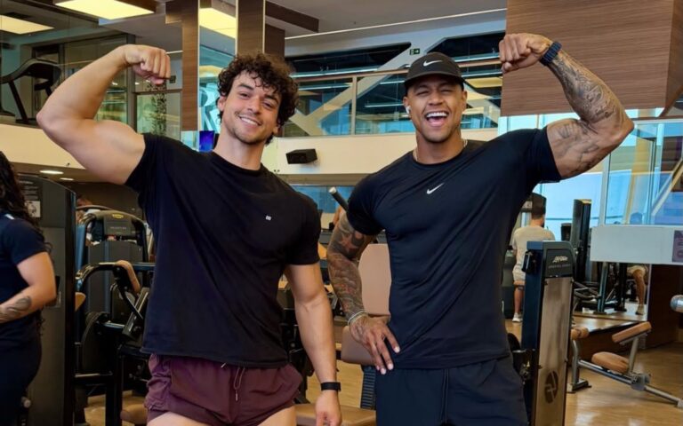 Léo Santana treina com filho de Xanddy e brinca: “Me chama de tio”