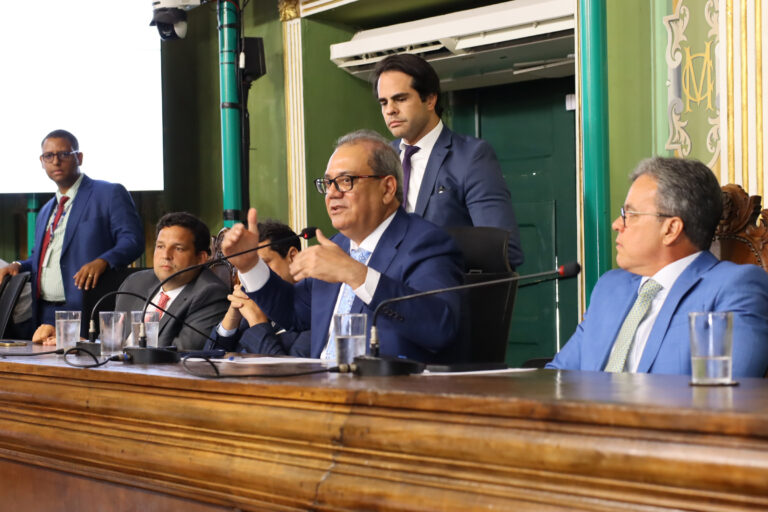 quem fica com as principais comissões do Legislativo?