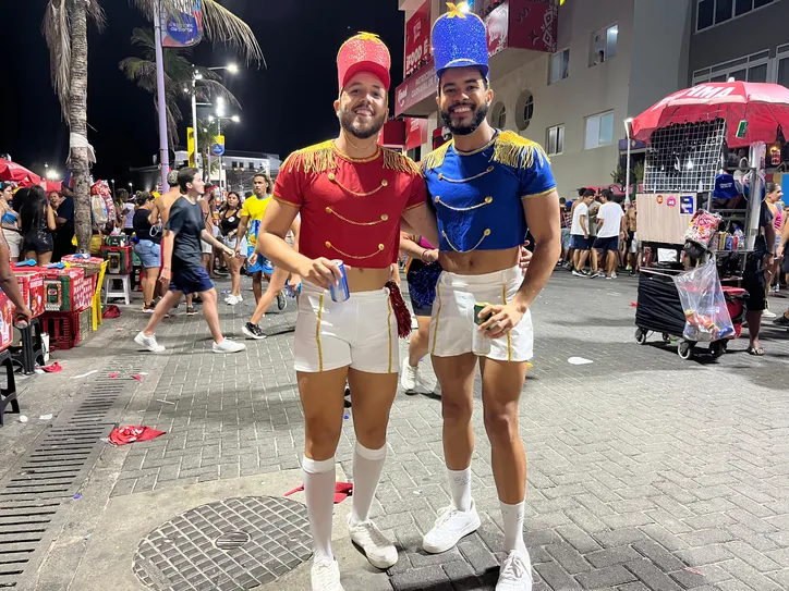 Imagem ilustrativa da imagem Fantasias viram espetáculo à parte no primeiro dia de folia na Barra