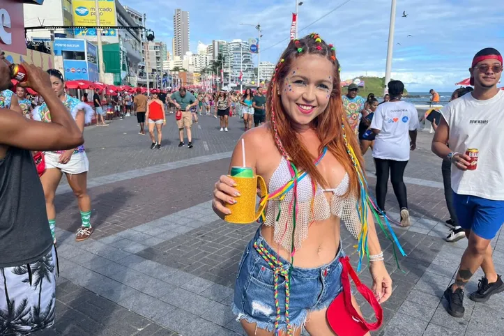 Ivana Sampaio, foliã