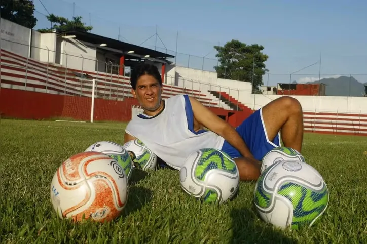 Entre 2011 e 2018, disputou 63 partidas e marcou 10 gols