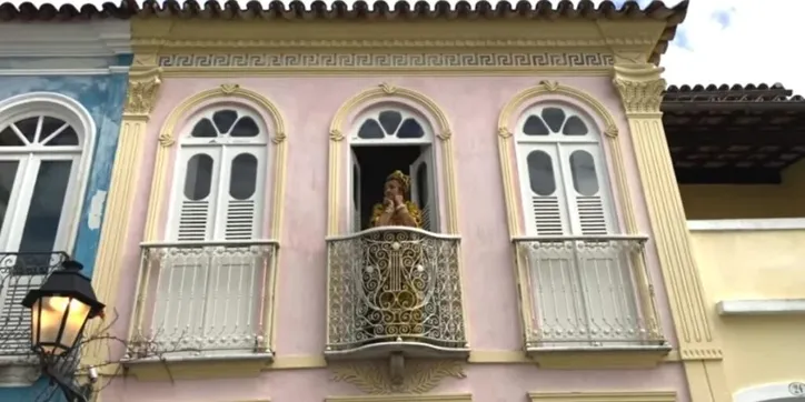 Imagem ilustrativa da imagem Conheça casa de Regina Casé em Salvador, descrita como “melhor morada