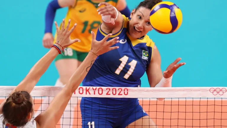 Afastada por doping, Tandara Caixeta anuncia aposentadoria do vôlei