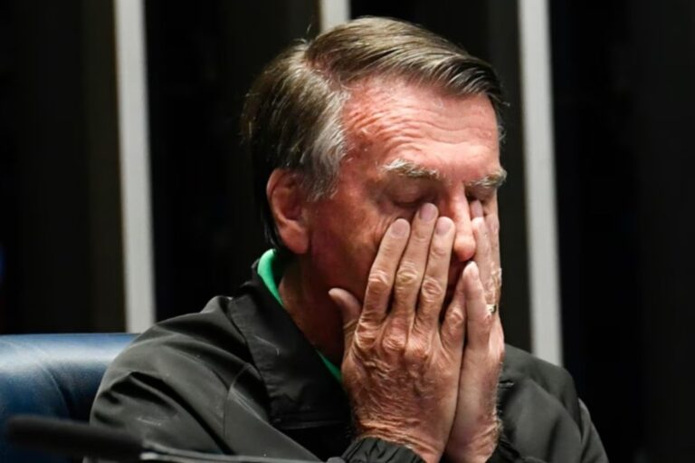 Expulsão de Bolsonaro e generais das Forças Armadas é solicitada