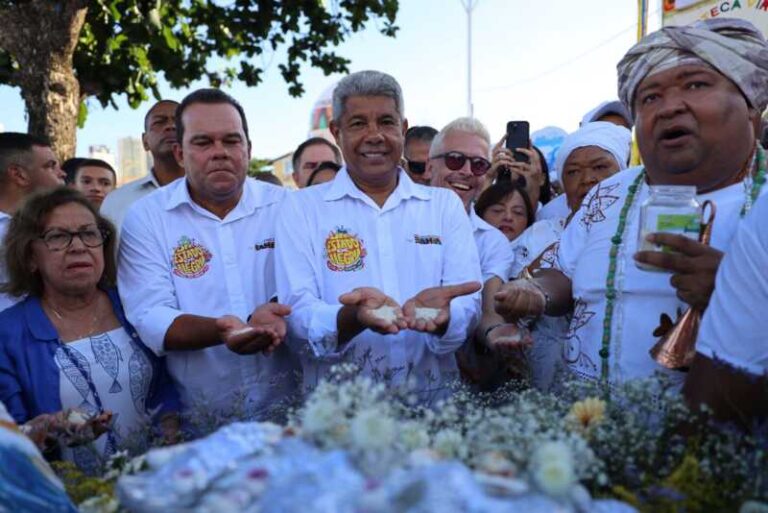 Festa de Iemanjá reúne fé, tradição e multidão no Rio Vermelho em Salvador.