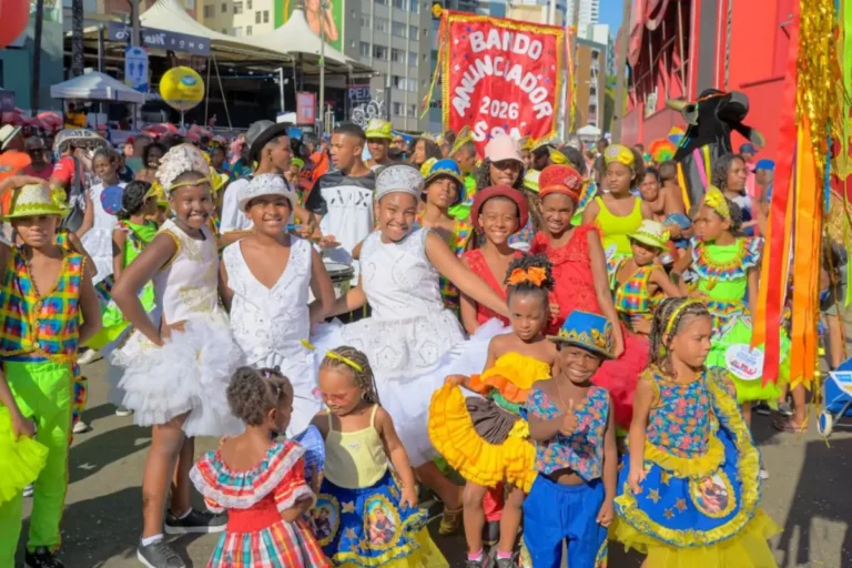 Bloquinhos agitam foliões de todas as idades no Fuzuê 2026; confira as fotos – Acorda Cidade
