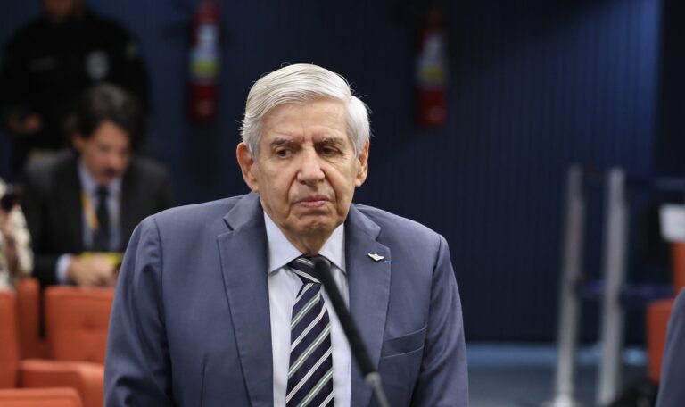 Heleno violou dever de “amar a verdade”, diz MP militar