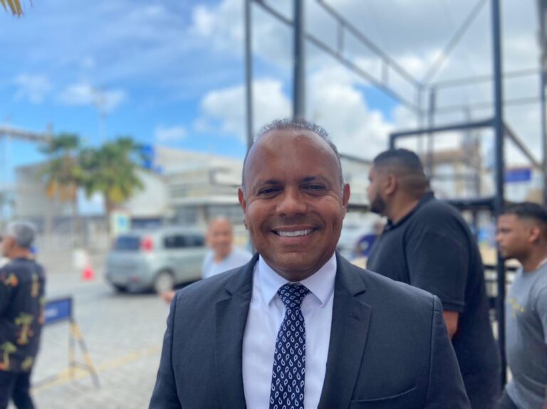 Kiki Bispo celebra Coronel na oposição: “Maior que o Paquetá”