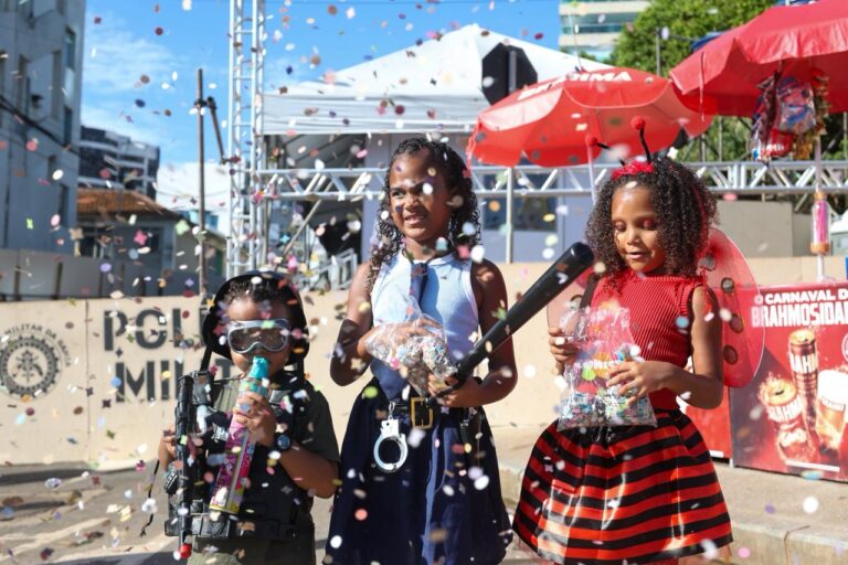 Mini foliões lotam o Fuzuê e pais destacam cuidados com as crianças