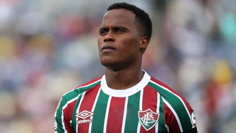Palmeiras oferece R$ 154 milhões por John Arias e aguarda resposta