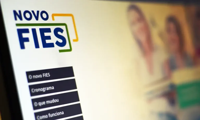 Quando começam as inscrições do Fies? Confira datas e regras