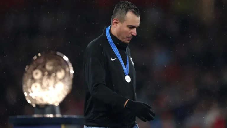 Técnico do Corinthians critica Fifa sobre denúncia de espionagem do Arsenal