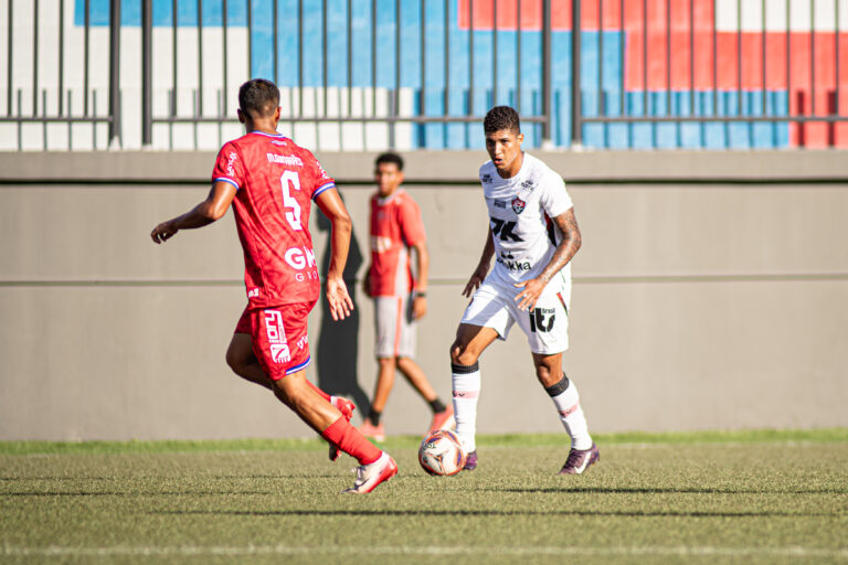 Vitória bate o Barcelona de Ilhéus e garante vaga no G-4 do Baianão