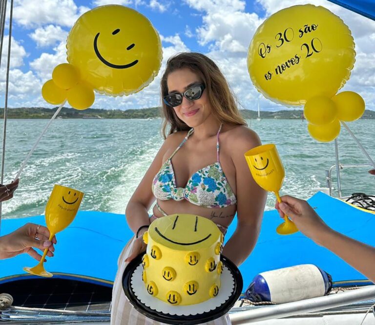 saiba quanto custa e como organizar festas em lanchas ou escunas