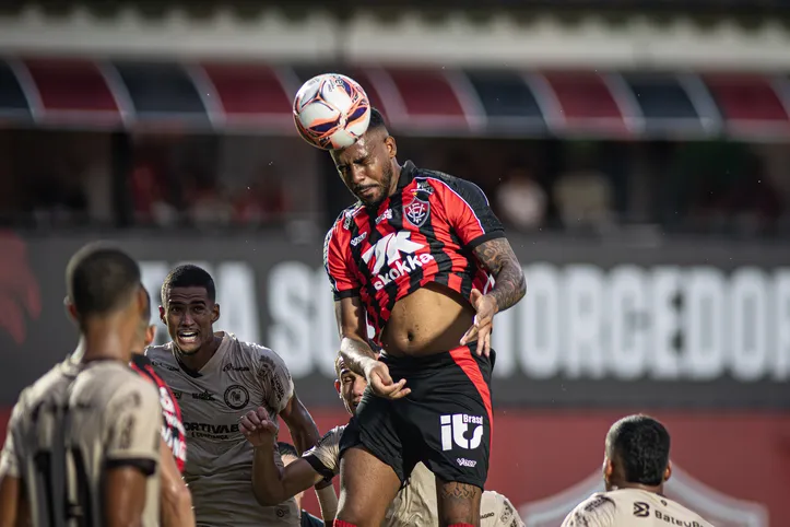 Vitória e Jacuipense pela semifinal do Baianão