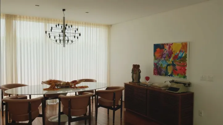 Imagem ilustrativa da imagem Com banheira ao ar livre, ex-Globo vive em casa avaliada em até R$ 8 milhões